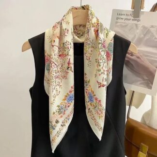 🌸 ผ้าพันคอแฟชั่นลายอาร์ต โทนสีพาสเทล🧵 เนื้อผ้าซาตินพรีเมียม พิมพ์ลายคมชัด 📏 ขนาด 60 × 60 ซม.