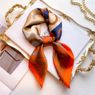 🧡 ผ้าพันคอแฟชั่น 70 × 70 ซม. ✨ เนื้อผ้านุ่มลื่น📏 ขนาด 70 × 70 ซม.