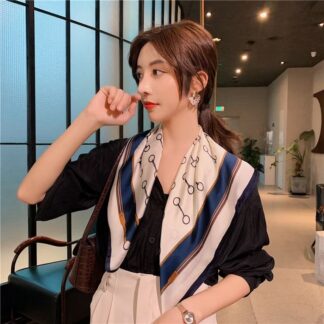🤍 ผ้าพันคอแฟชั่น ลายโซ่ โทนขาว–กรม–น้ำตาล